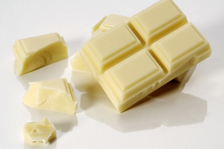image-001 شيكولاتة كفرتورة بيضاء ( 2.5 كجم ) / جولدن باك / White Chocolate ( 2.5 kg ) / Golden Pack - Image 1